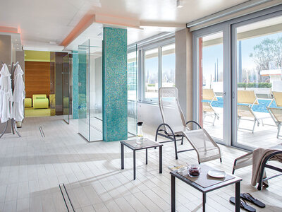 Cofanetto regalo A Rimini con relax e gusto: 1 accesso spa di 2 ore e 1 cena di 4 portate per 2 persone