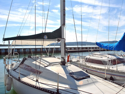 Coffret cadeau Séjour insolite de 3 jours sur un voilier avec bouteille de vin près de Metz