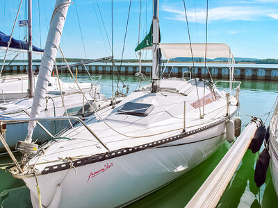 Coffret Séjour insolite de 4 jours sur un voilier avec vin offert, sur un lac près de Metz
