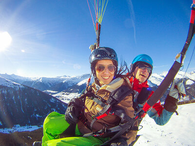 Coffret cadeau Vol en parapente en tandem de 25 min dans les Alpes suisses