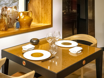 Coffret cadeau Menu 5 plats avec vin dans un restaurant primé à Lastours