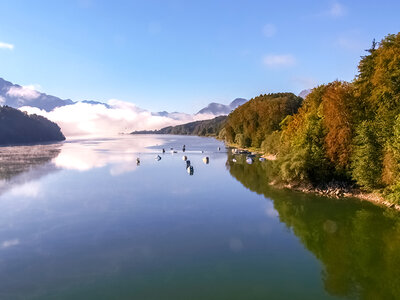 Cofanetto regalo Alla scoperta del Lago della Gruyère: noleggio kayak biposto di 4 ore per 2 persone