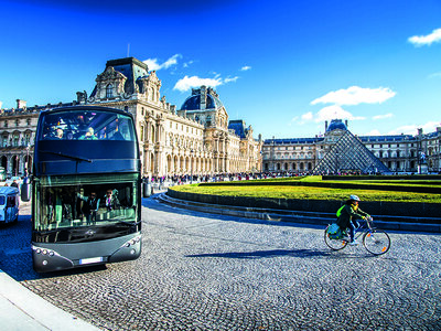 Box Tour durch Paris mit 4-Gänge-Mittagessen im Doppeldeckerbus