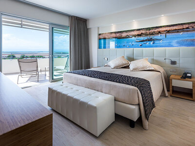 Cofanetto Felicità vista mare in Veneto: 2 notti con cena, accesso Spa e posto riservato in spiaggia