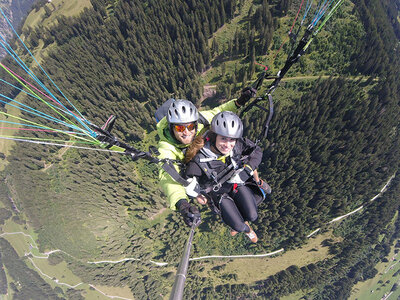 Cofanetto regalo Sfide ad alta quota: un volo in parapendio di 20 minuti nel Canton Berna