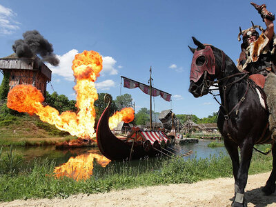 Doos Puy du Fou® 2024 - 2 dagen in het themapark en 1 nacht in hotel Villa Gallo-Romaine 2 volwassenen