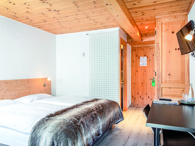 Box 1 Nacht mit Spa und romantischem Abendessen in einem Bikehotel bei Sion