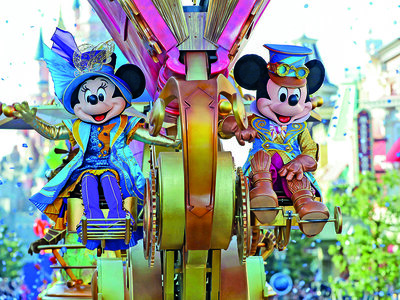 Cofanetto A Disneyland® Paris con la famiglia: 1 biglietto data a scelta 1 giorno per 2 Parchi Disney® per 2 adulti e 2 bambini