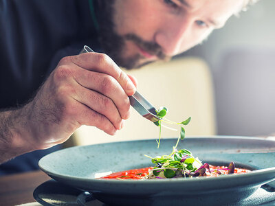 Menù degustazione di 4 portate con vino presso il prestigioso ristorante Chez Meyer's