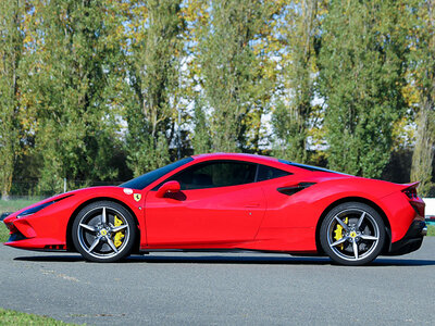 Stage de pilotage : 3 tours sur le circuit de Magny-Cours en Ferrari F8