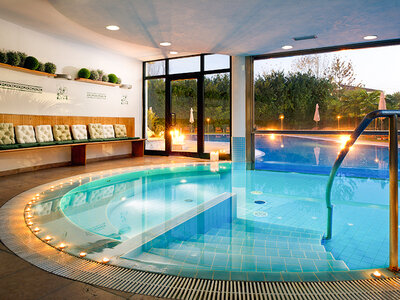 Cofanetto 1 notte di lusso in hotel 4* con romantica cena e Spa per 2