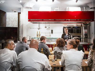 Alla scoperta del Barolo con Eataly:  visita a due cantine, degustazione di vino e pranzo