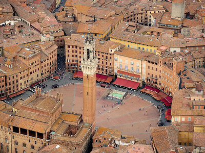 Cofanetto regalo Alla scoperta di Siena: 1 notte in hotel 4* con tagliere tipico e bottiglia in omaggio