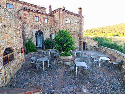 Estancia mágica con historia: 1 noche en Hotel Monasterio Rocamador