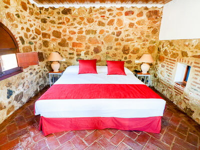 Caja regalo 1 noche mágica con desayuno y cena en Hotel Monasterio de Rocamador