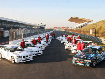 Doos 2 rondes meerijden in een BMW 325i tijdens een circuitdag in Zandvoort