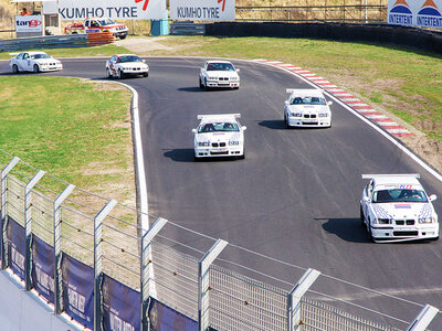 2 rondes meerijden in een BMW 325i tijdens een circuitdag in Zandvoort