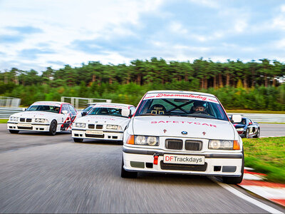 Cadeaubon 2 rondes meerijden in een BMW 325i tijdens een circuitdag in Zandvoort