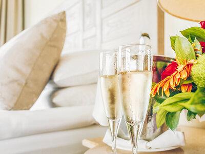 Cofanetto regalo 2 notti con colazione e aperitivo di benvenuto presso l'affascinante 5* Villa Lattanzi