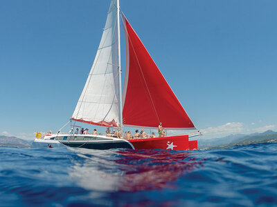 Coffret cadeau Demi-journée d'excursion en catamaran dans le golfe d'Ajaccio avec boissons soft à volonté