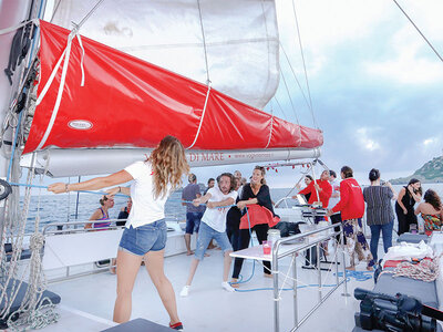 Coffret Demi-journée d'excursion en catamaran dans le golfe d'Ajaccio avec boissons soft à volonté