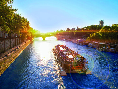 Coffret Croisière sur la Seine avec 2 jours d'accès au bus Hop On, Hop Off