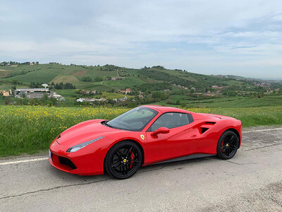 Cofanetto regalo Guida sicura in Supercar: 1 corso su Ferrari, Lamborghini o Porsche con pranzo