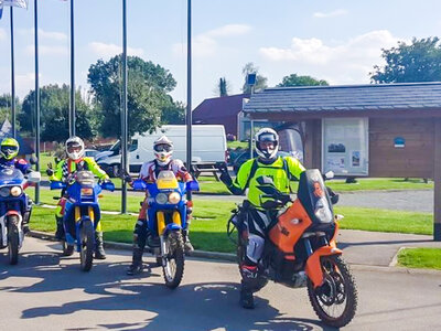 Coffret Journée de randonnée en moto avec équipement de pilote intégral et collations