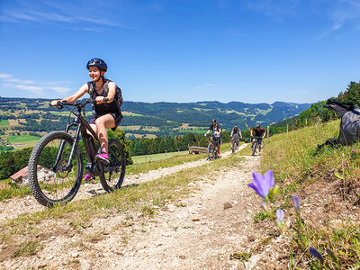 Geschenkbox Geführter Halbtagesausflug mit dem Elektrofahrrad im Jura