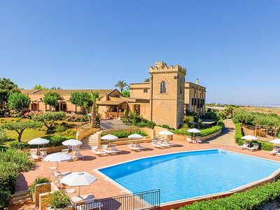 Cofanetto regalo Fuga gourmet in Sicilia: 2 notti in resort 5* con degustazione tipica, 2 pranzi e 2 cene