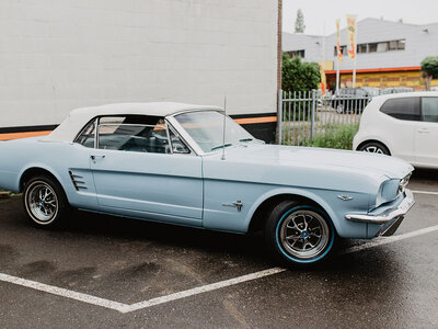 Cruisen in een Ford Mustang in Zuid-Holland