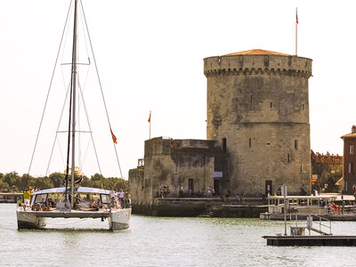 Cap vers Fort Boyard : balade en catamaran durant 4h en duo