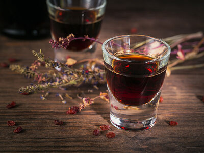 Brindisi a casa: 1 bottiglia di grappa, 1 di amaro e 2 calici da degustazione a domicilio