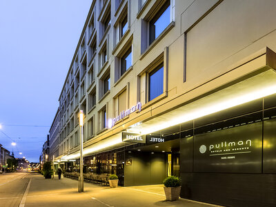 Geschenkbox Der Charme von Basel: 1 Übernachtung mit Frühstück im Pullman Basel Europe in der Nähe des Rheins