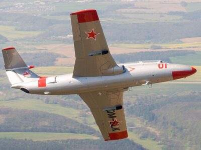 Coffret Vol de 30 minutes à bord d'un avion de chasse L-29 Delfin en Slovaquie