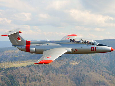 Coffret cadeau Vol de 30 minutes à bord d'un avion de chasse L-29 Delfin en Slovaquie