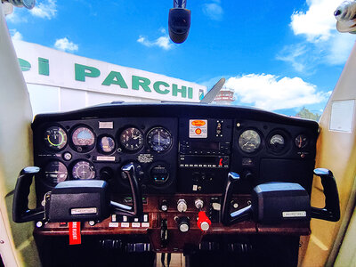 Cofanetto L’Aquila dall’alto: volo turistico per 3 persone a bordo di un Piper PA28RT-201T