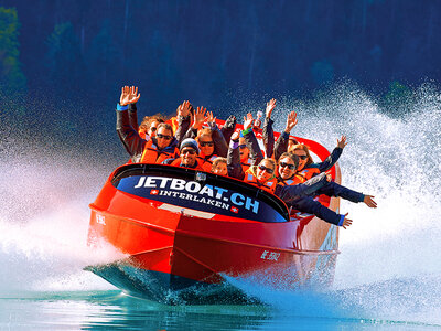 Box Outdoor Nervenkitzel in Interlaken: Jet Boat Panoramatour für 2 Erwachsene