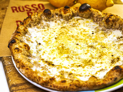 Rossopomodoro: 1 pizza a scelta con bevanda inclusa per 2 buongustai