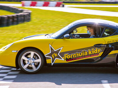 Stage pilotage enfant : 3 tours de circuit au volant d'une Porsche Cayman