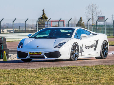 Stage pilotage enfant : 3 tours de circuit au volant d’une Lamborghini Gallardo