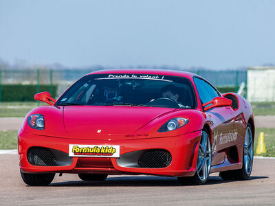 Stage pilotage enfant : 3 tours de circuit au volant d'une Ferrari F430