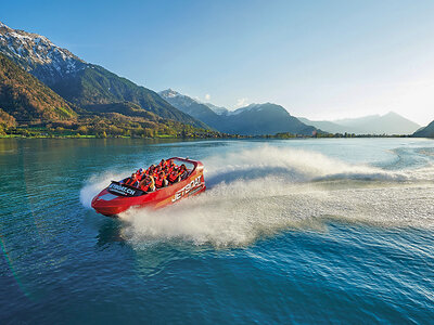 Cofanetto Divertimento outdoor a Interlaken: giro in Jet Boat per famiglie con briefing