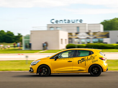 Coffret Stage d’initiation à la conduite junior : 2 tours de circuit en Clio RS pour 1 enfant