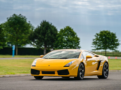 Pilotage pour enfant : 2 tours sur circuit en Lamborghini Gallardo