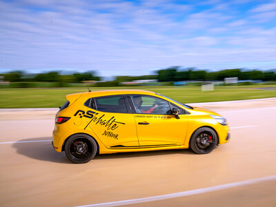 Coffret Stage de conduite enfant : 2 tours au volant d’une Clio RS et 2 séries en Porsche Boxster