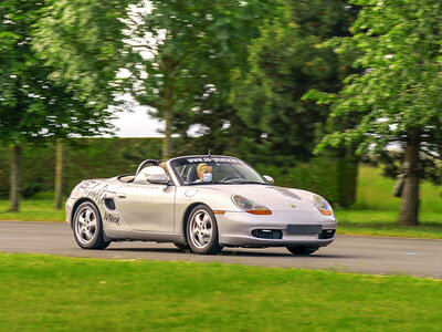 Pilotage pour enfant : 5 tours en Porsche Boxster