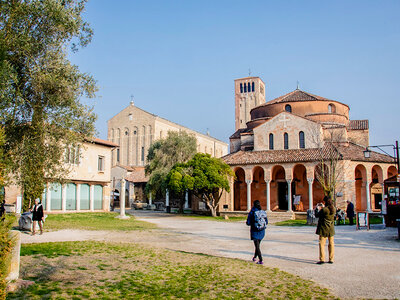 A spasso per le isole di Murano, Burano e Torcello: tour in barca e visita a una vetreria per 4