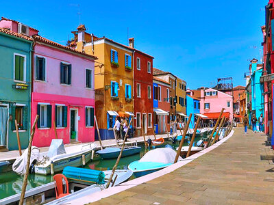 Murano, Burano e Torcello da scoprire: tour in barca con soste e visita a una vetreria per 3