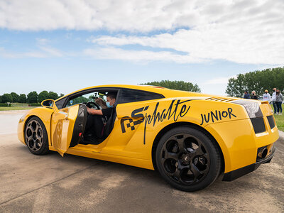 Stage de conduite junior : 2 tours de circuit en Lamborghini et 2 tours en Porsche pour 1 enfant